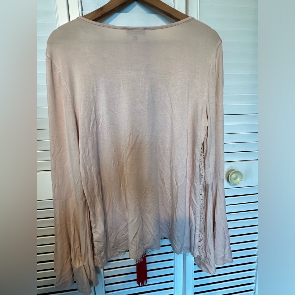 Neiman Marcus pale pink long sleeve lace front tunic top size L